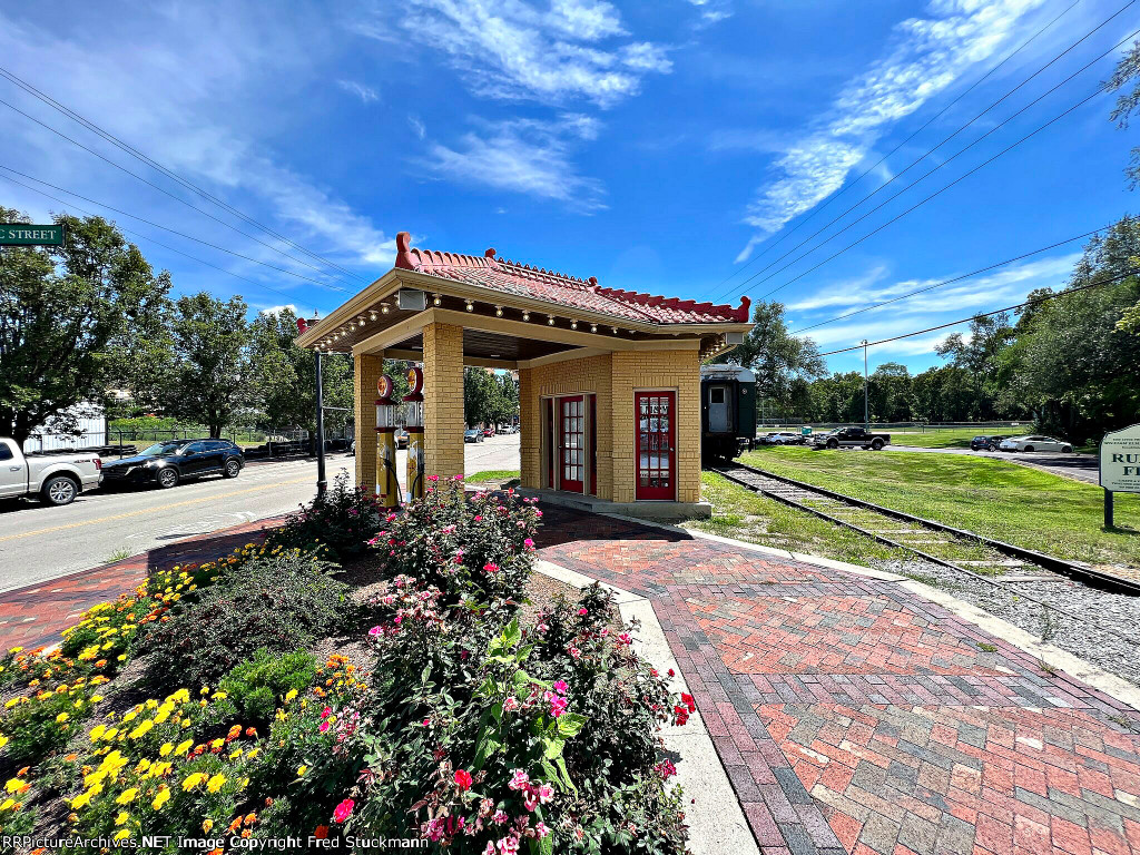 What a cool little gas station.